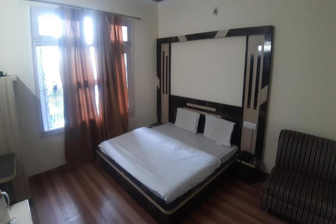Oyo 81211 Hotel Janta Katra (Jammu and Kashmir) Exterior photo